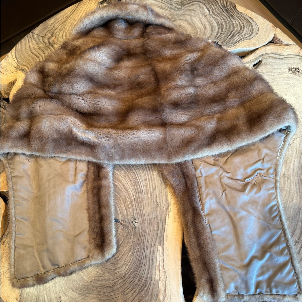 VINTAGE Holt Renfrew Fur Stole - Picture 2 of 9